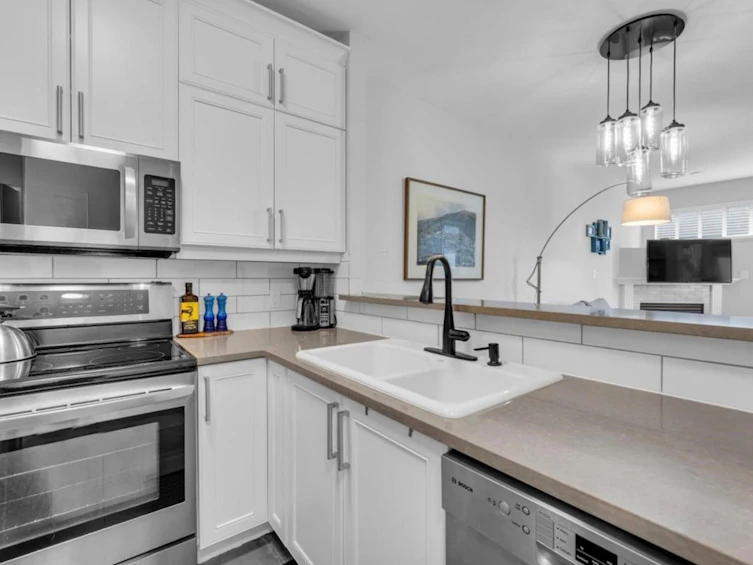 303-2525 Quebec Street, Vancouver, BC, V5T 4R5 - 16