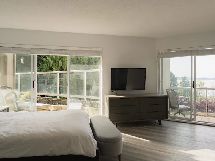 102-15025 Victoria Avenue, Surrey, BC, V4B 1G2 - 11
