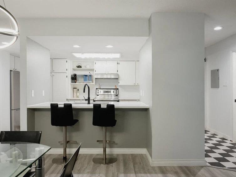 102-15025 Victoria Avenue, Surrey, BC, V4B 1G2 - 4