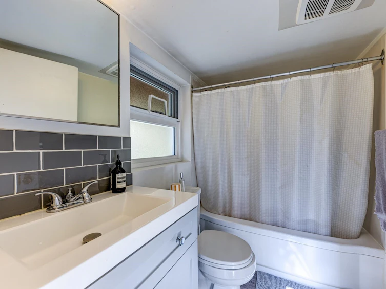 3039 St. Georges Avenue, North Vancouver, BC, V7N 1V1 - 29