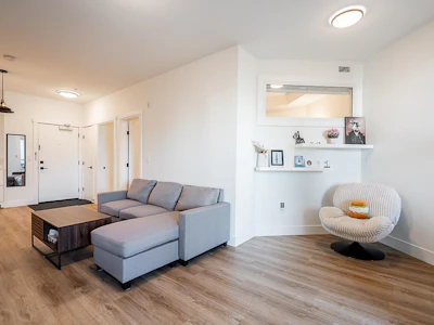 1608-2180 Kelly Avenue - 4