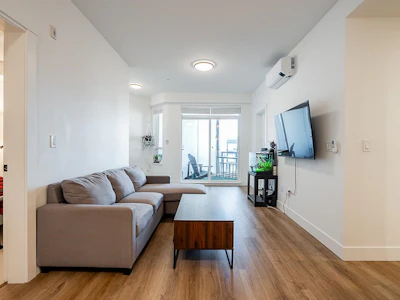 1608-2180 Kelly Avenue - 2