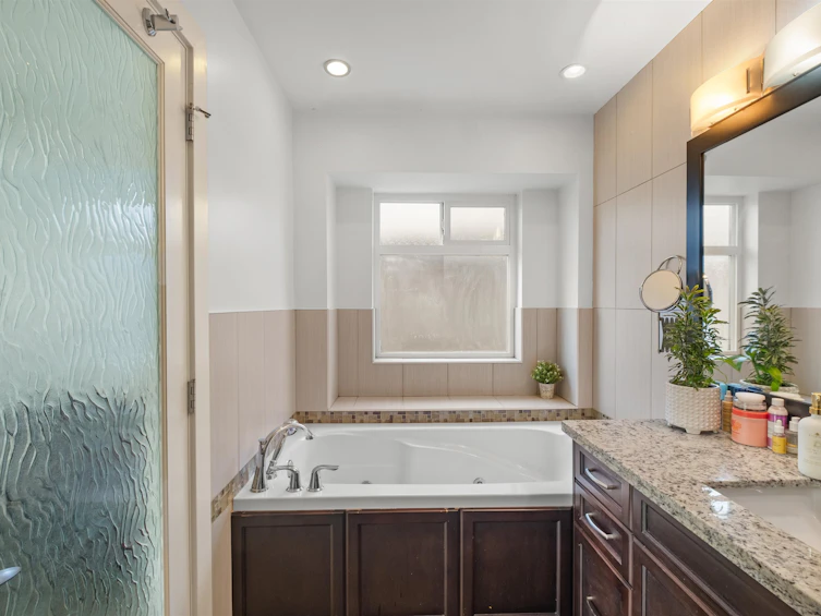 318 W 18th Street, North Vancouver, BC, V7M 1W9 - 13