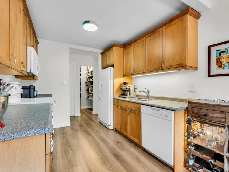 102-1935 W 1st Avenue, Vancouver, BC, V6J 1G7 - 13