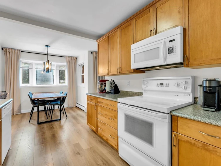 102-1935 W 1st Avenue, Vancouver, BC, V6J 1G7 - 11