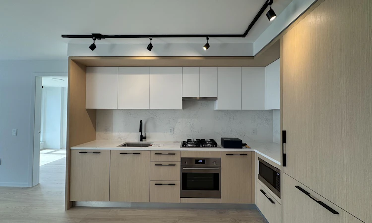 602-2729 Kingsway