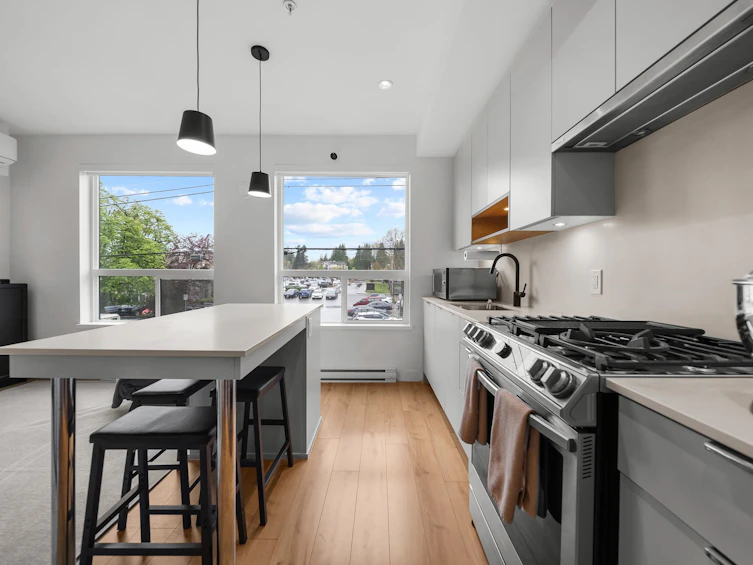220-2493 Montrose Avenue, Abbotsford, BC, V2S 3T2 - 2
