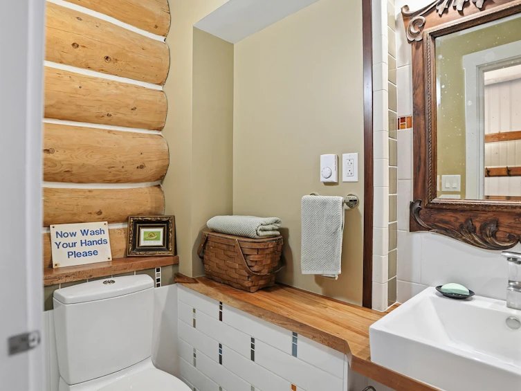 1253 Adams Road, Bowen Island, BC, V0N 1G2 - 11