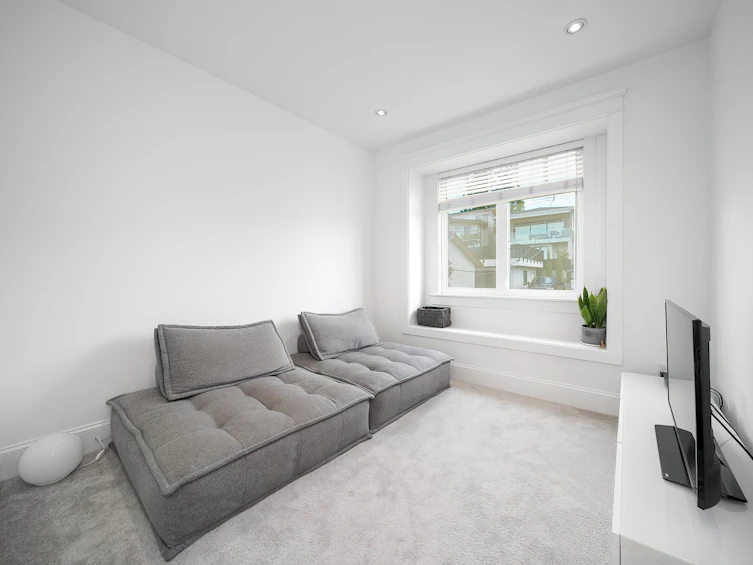 18 Hythe Avenue, Burnaby, BC, V5B 3H7 - 16