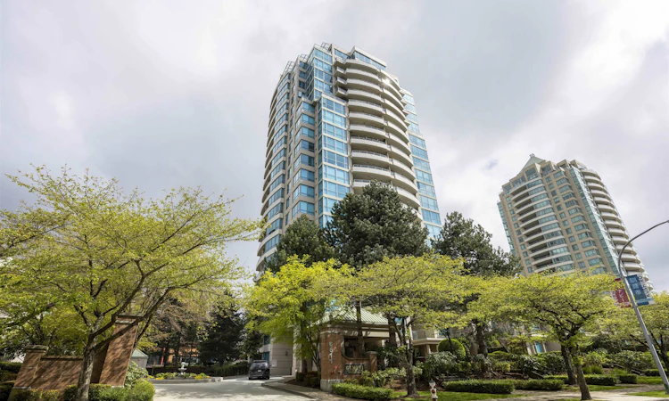 501-6611 Southoaks Crescent