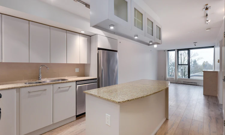 306-683 W Victoria Park
