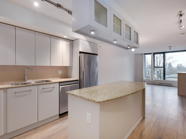 306-683 W Victoria Park, North Vancouver, BC, V7M 0A2