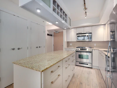 306-683 W Victoria Park - 3