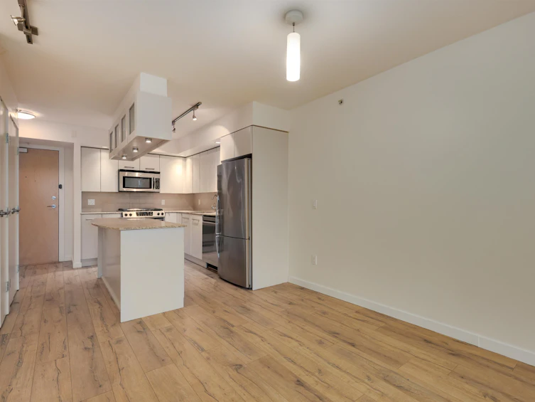 306-683 W Victoria Park, North Vancouver, BC, V7M 0A2 - 6