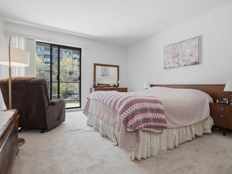 208-15300 17 Avenue, Surrey, BC, V4A 8Y6 - 15