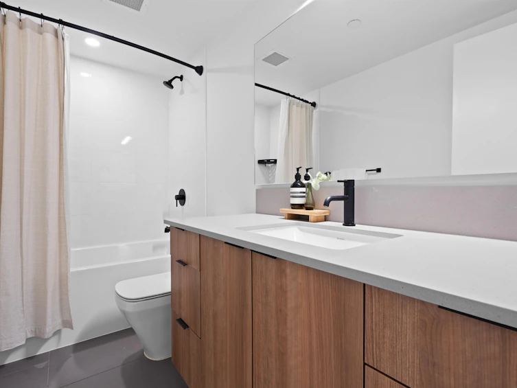 23-533 E 3rd Street, North Vancouver, BC, V7L 1G4 - 23