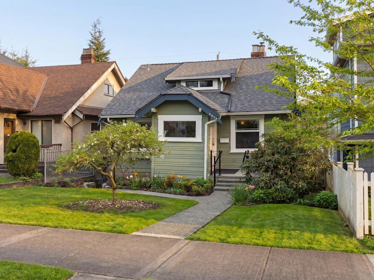 2273 E 2nd Avenue, Vancouver, BC, V5N 1G1