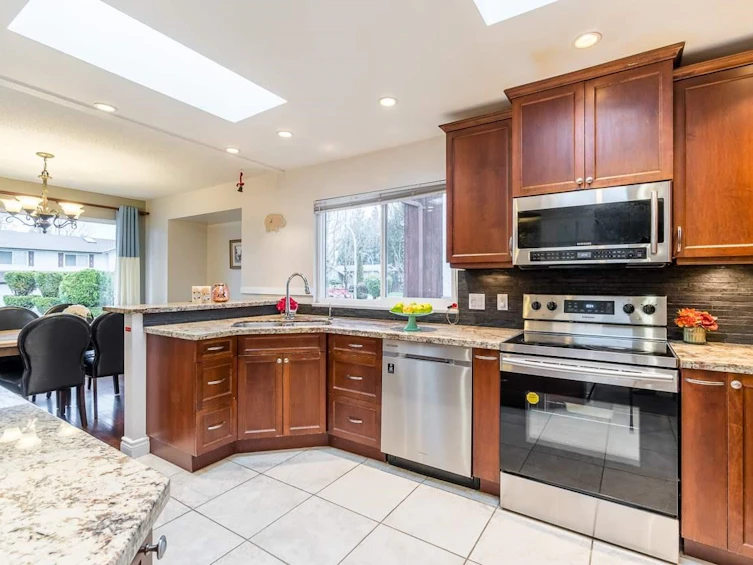 14928 93a Avenue, Surrey, BC, V3R 7A9 - 7