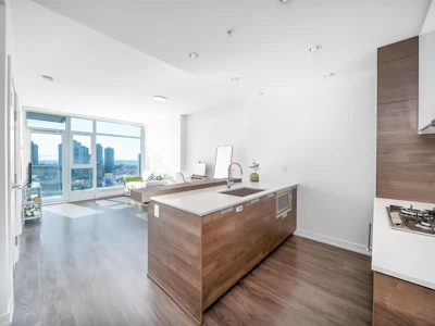 2508-4688 Kingsway Street - 5