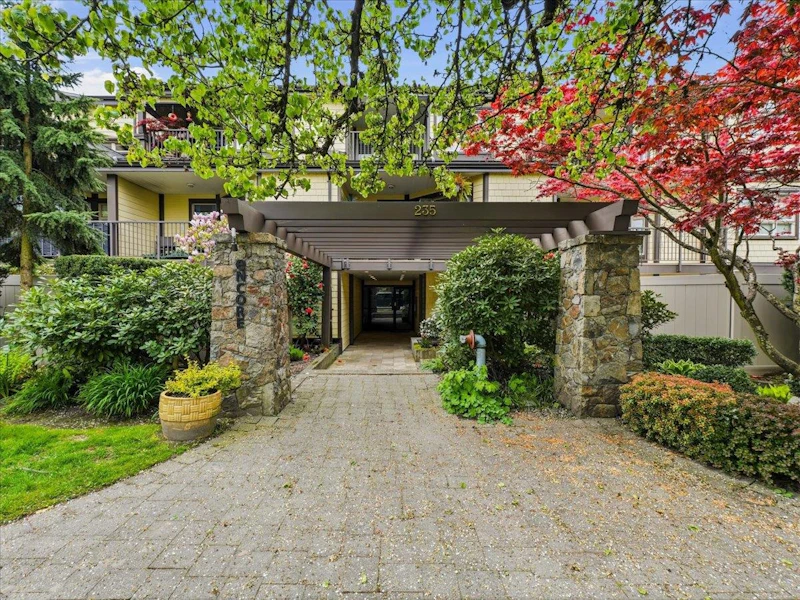 102 - 235 W 4th Street, North Vancouver BC