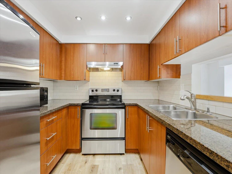 102-235 W 4th Street, North Vancouver, BC, V7M 1H8 - 2