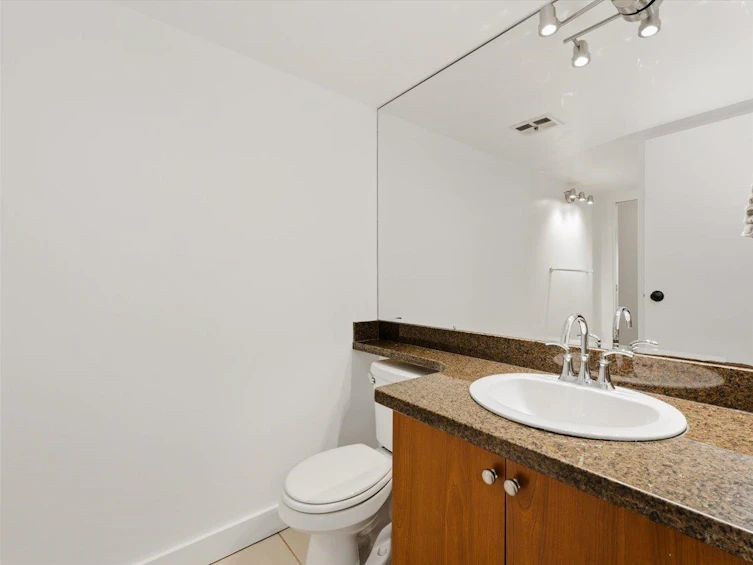 102-235 W 4th Street, North Vancouver, BC, V7M 1H8 - 17