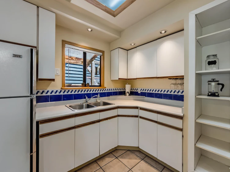 4585 Raeburn Street, North Vancouver, BC, V7G 1K3 - 10