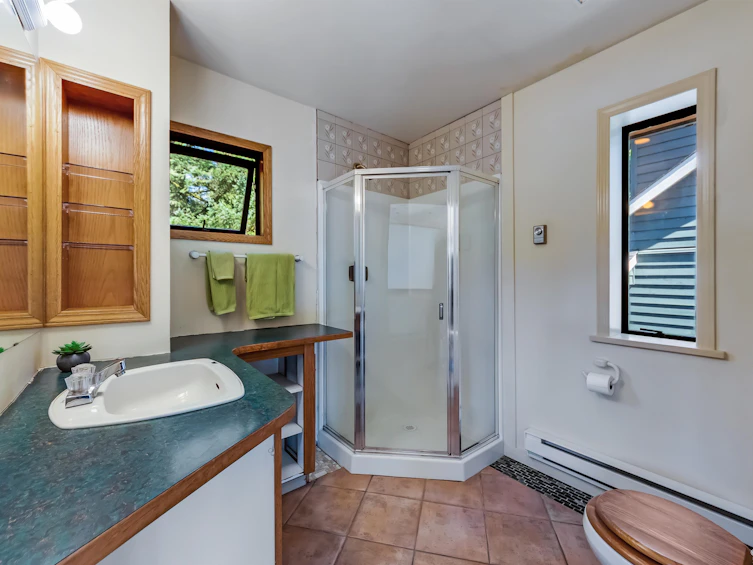 4585 Raeburn Street, North Vancouver, BC, V7G 1K3 - 23