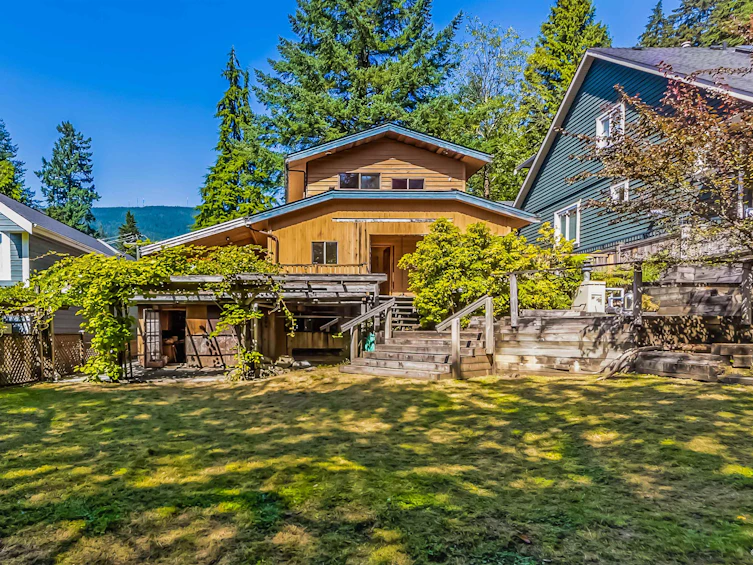 4585 Raeburn Street, North Vancouver, BC, V7G 1K3 - 4