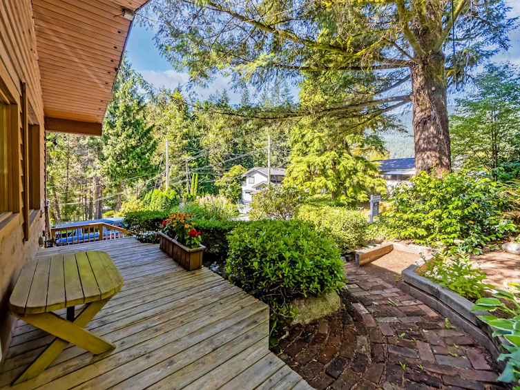 4585 Raeburn Street, North Vancouver, BC, V7G 1K3 - 35