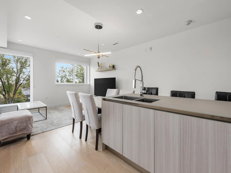 138 W Woodstock Avenue, Vancouver, BC, V5Y 0N1 - 9