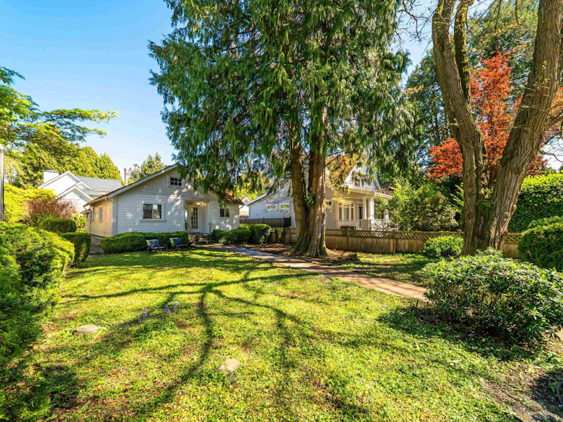 2680 Mcbride Avenue, Surrey BC V4A 3G1
