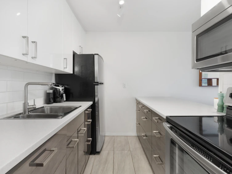 303-2125 W 2nd Avenue, Vancouver, BC, V6K 1H7 - 8