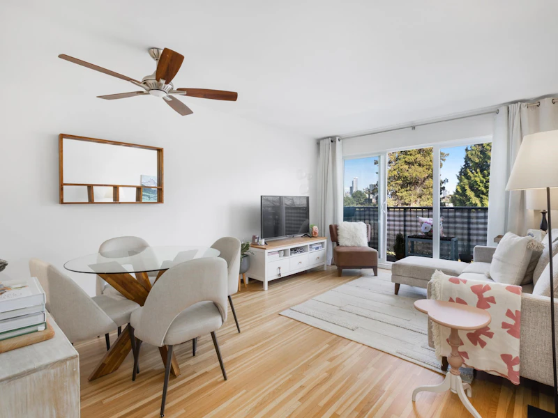 303 - 2125 W 2nd Avenue, Vancouver BC V6K 1H7