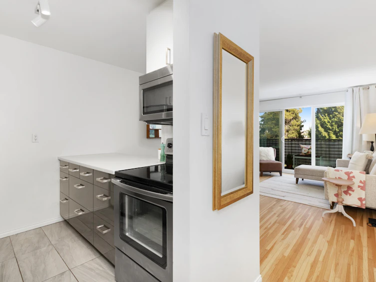 303-2125 W 2nd Avenue, Vancouver, BC, V6K 1H7 - 10