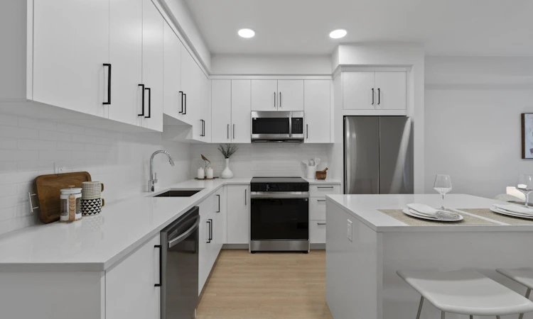 415-33820 South Fraser Way