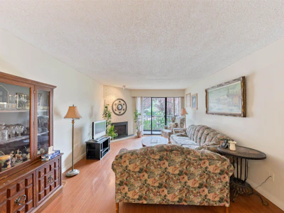 204-2299 E 30th Avenue - 3