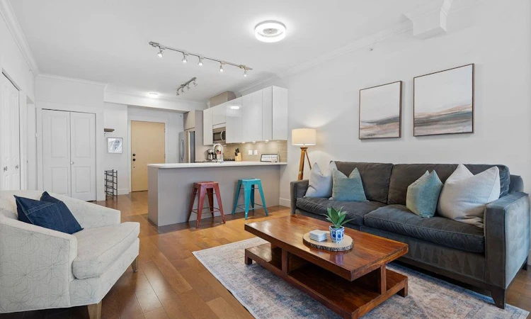 403-857 W 15th Street
