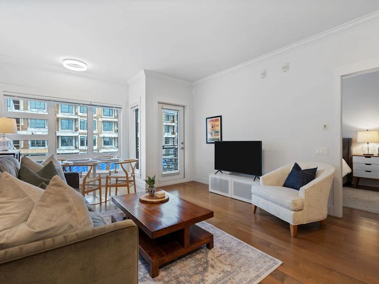 403-857 W 15th Street, North Vancouver, BC, V7P 1M5 - 2