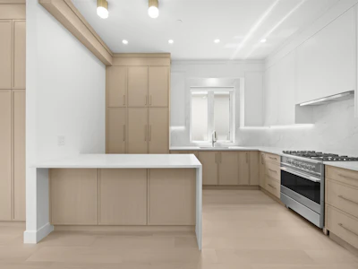 1-6461 E Prince Edward Street - 2