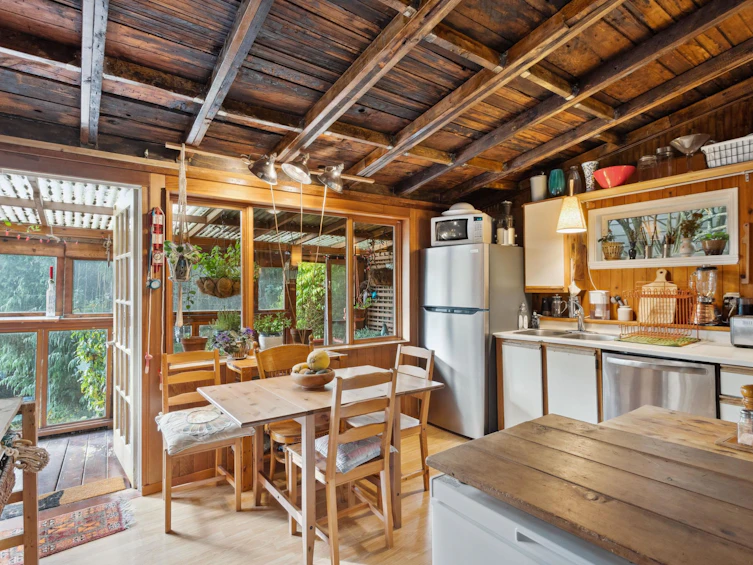 713 E St. James Road, North Vancouver, BC, V7K 1G9 - 4