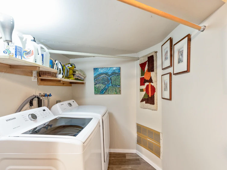 713 E St. James Road, North Vancouver, BC, V7K 1G9 - 19