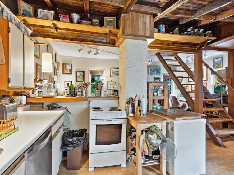 713 E St. James Road, North Vancouver, BC, V7K 1G9 - 6