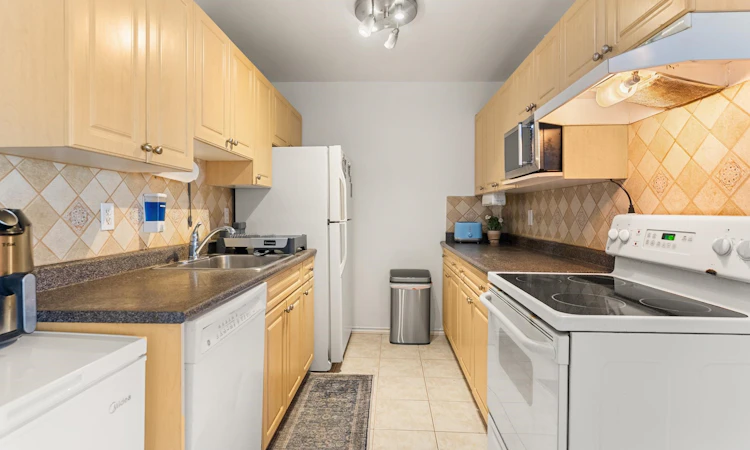 306-7240 Lindsay Road