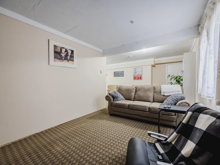 20492 Thorne Avenue, Maple Ridge, BC, V2X 8T8 - 23