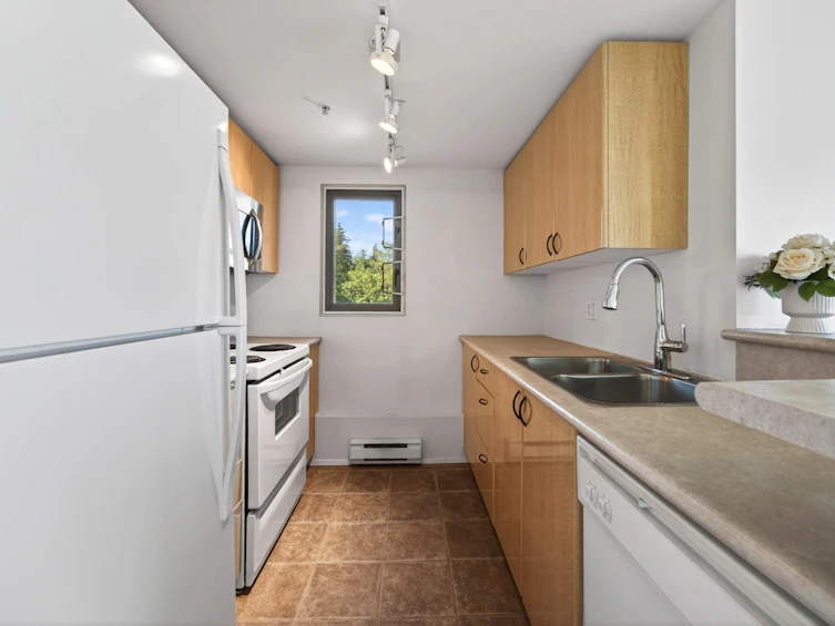 1001-2733 Chandlery Place, Vancouver, BC, V5S 4V3 - 9
