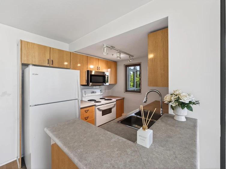 1001-2733 Chandlery Place, Vancouver, BC, V5S 4V3 - 8