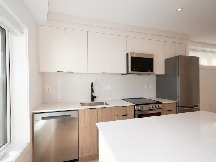 3679 Pandora Street, Vancouver, BC, V5K 1X1 - 30