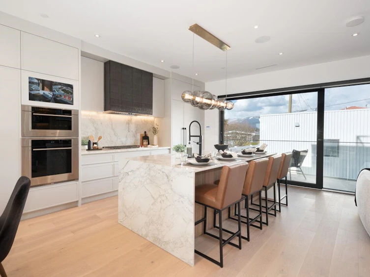 3679 Pandora Street, Vancouver, BC, V5K 1X1 - 9