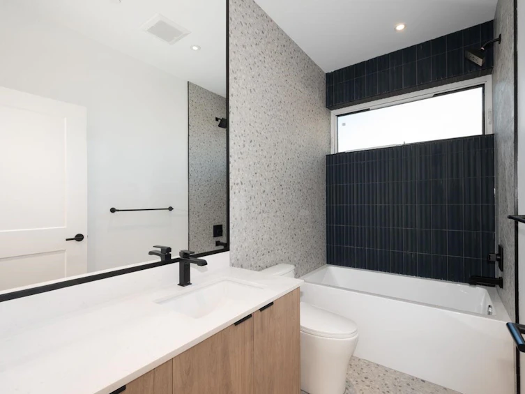 3679 Pandora Street, Vancouver, BC, V5K 1X1 - 35